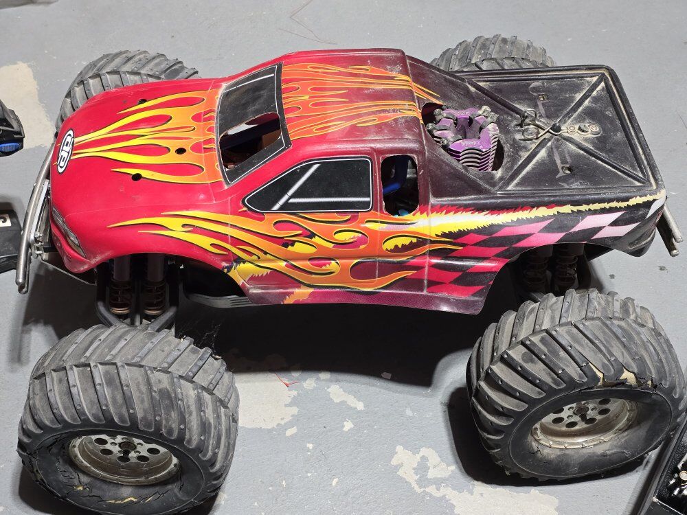 Team Associated Monster GT 1/8 4x4 NITRO monster truck