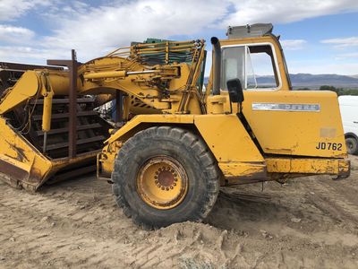 John Deere 762 scraper