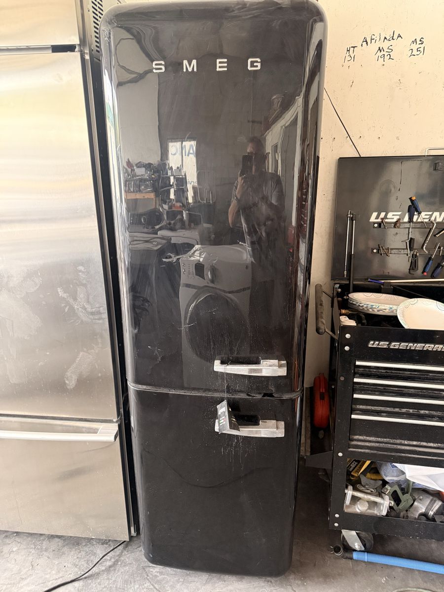 Smeg 50's Retro Style Bottom Freezer Refrigerator - Glossy Black