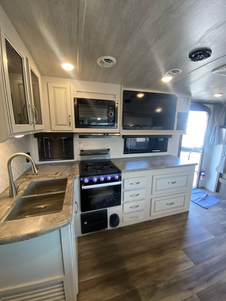 Used 2021 Keystone RV Cougar Half-Ton Half-Ton Towable Bunkhouse (25DBSWE)