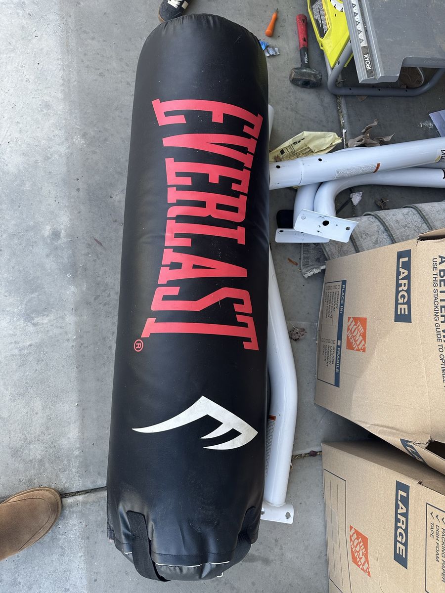 Everlast Heavy Bag & Stand Kickboxing/Boxing Workout Equipment