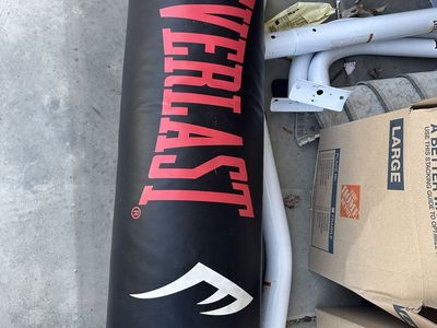 Everlast Heavy Bag & Stand Kickboxing/Boxing Workout Equipment