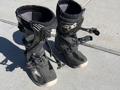 Size Y5 Fox Boots