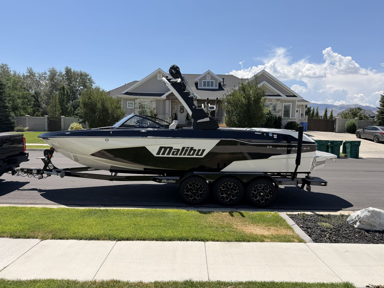 2019 Malibu 25 LSV