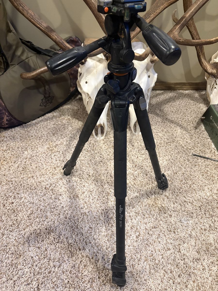 Vanguard Alta Pro 263AB 100 Aluminum Tripod with SBH-100 Ball Head - Used Excellent