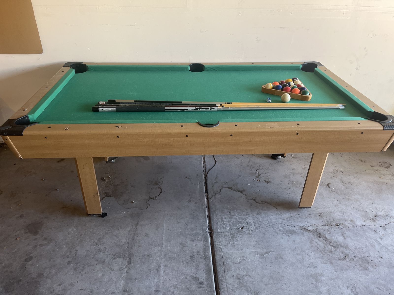 Masse pool table 