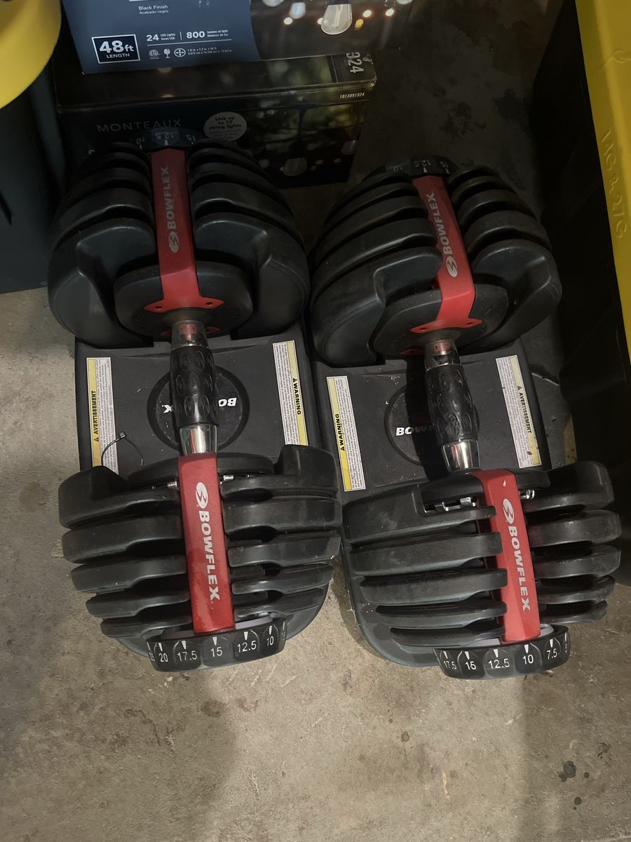 Bowflex SelectTech Adjustable Dumbbells Pair with Storage Trays