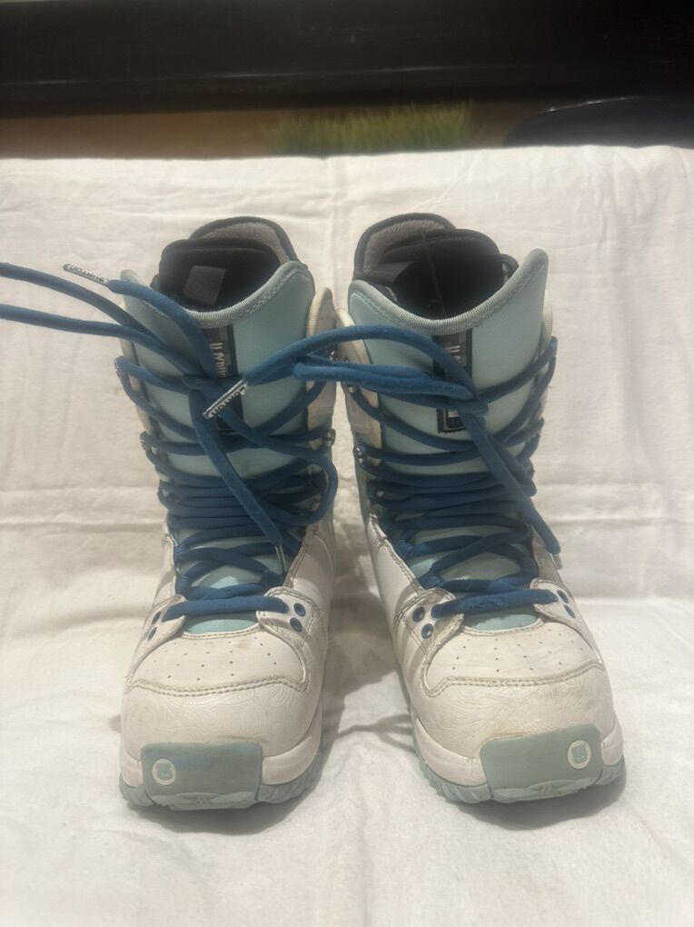 Burton Freestyle Women’s 5.5 Lace Up SnowboardBoot