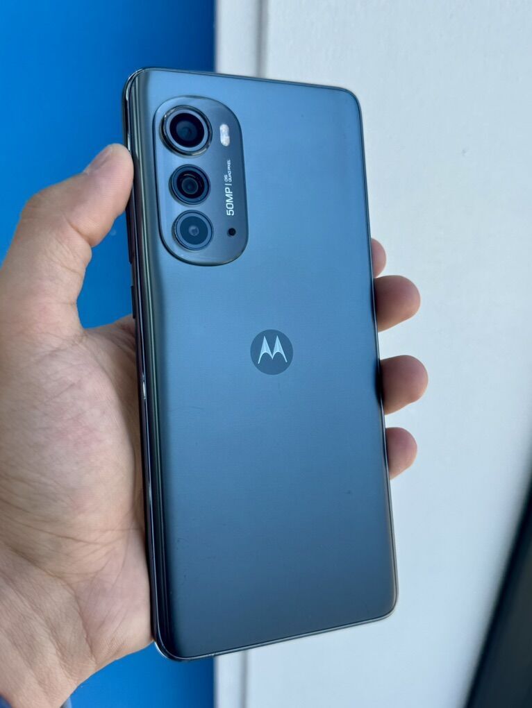 Motorola Moto Edge 2022, 128 GB - Unlocked