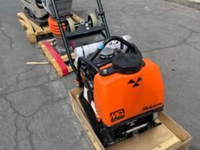14" Plate Compactor – With Water Tank & Wheels Brand New – Includes 3‑Year Warranty