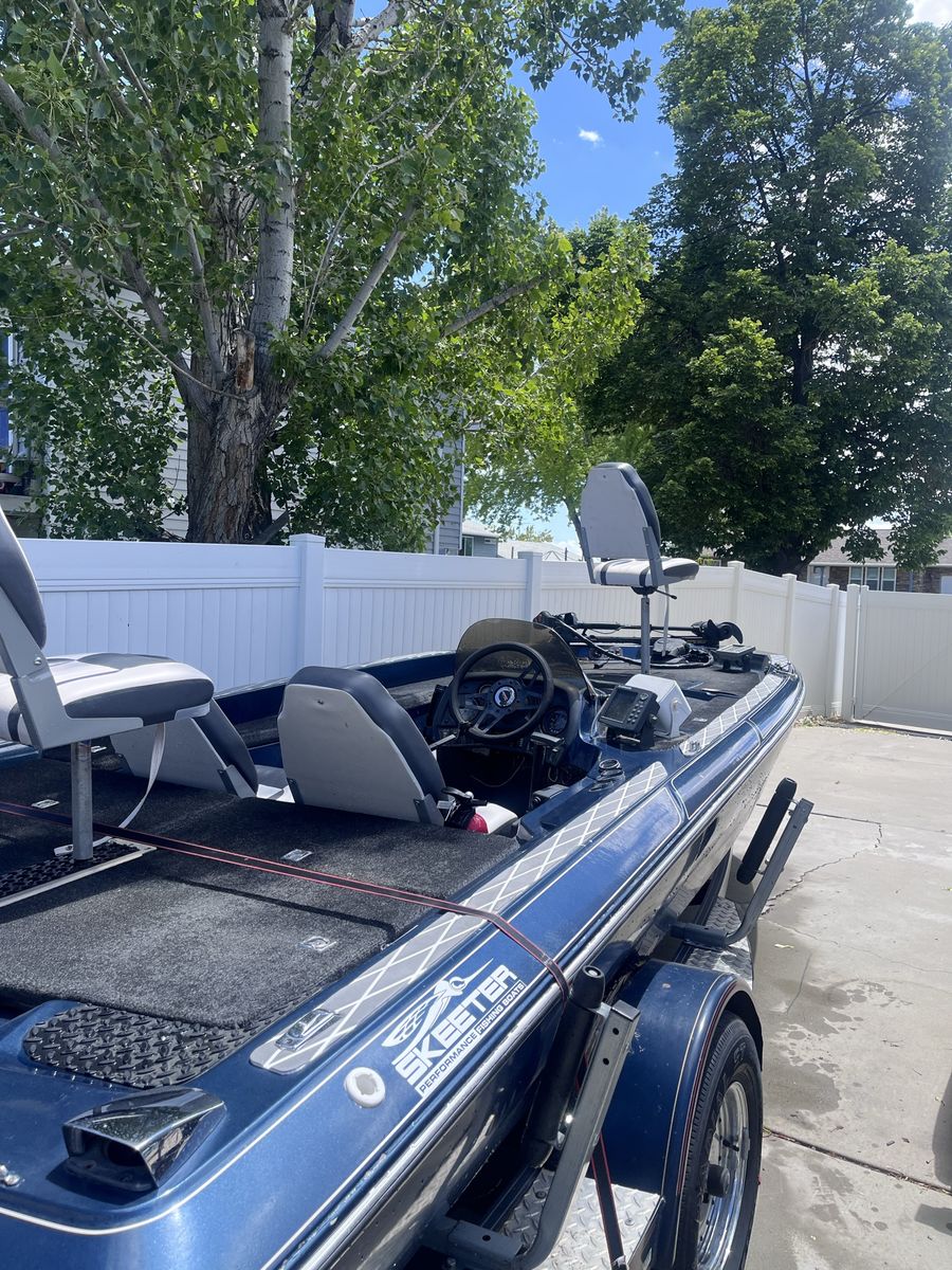 Skeeter bass boat