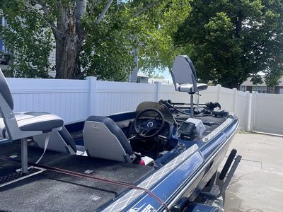 Skeeter bass boat