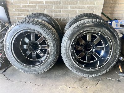 20x12 Moto Metal 8x6.5 Ram Duramax F250 on 35s