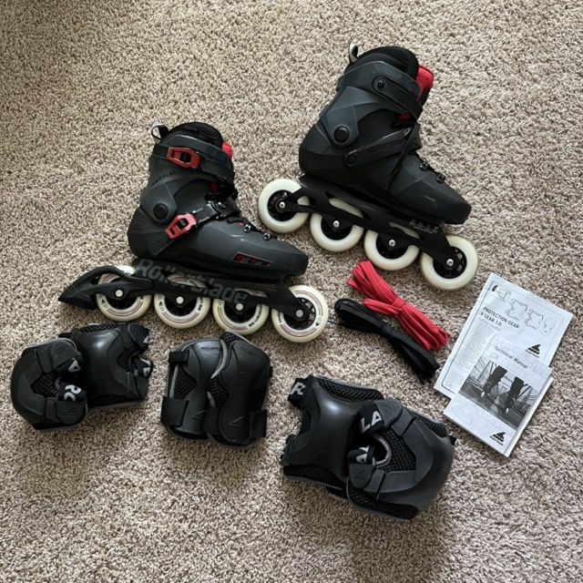 Rollerblade Inline Skates with Gear (men size 8 / women size 9 wide)