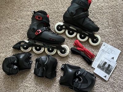 Rollerblade Inline Skates with Gear (men size 8 / women size 9 wide)