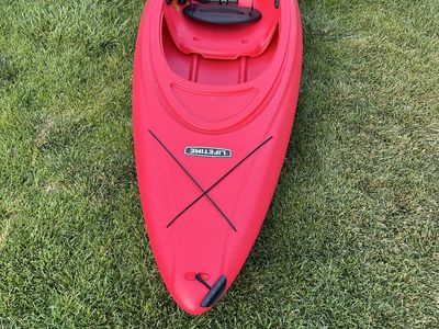 Lifetime pacer 8ft kayak