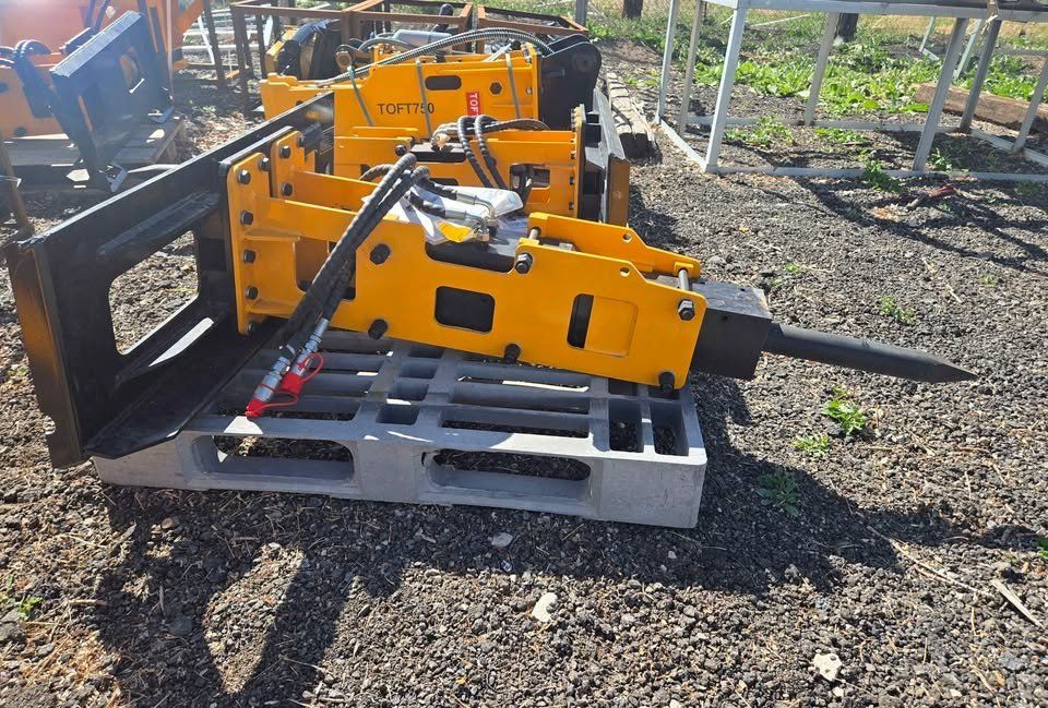 NEW Giyi 680 Concrete Breaker / Hammer (Skid Steer)