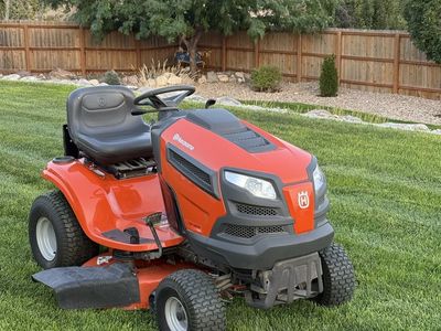 2018 Husqvarna YTH18542 Riding Lawnmower