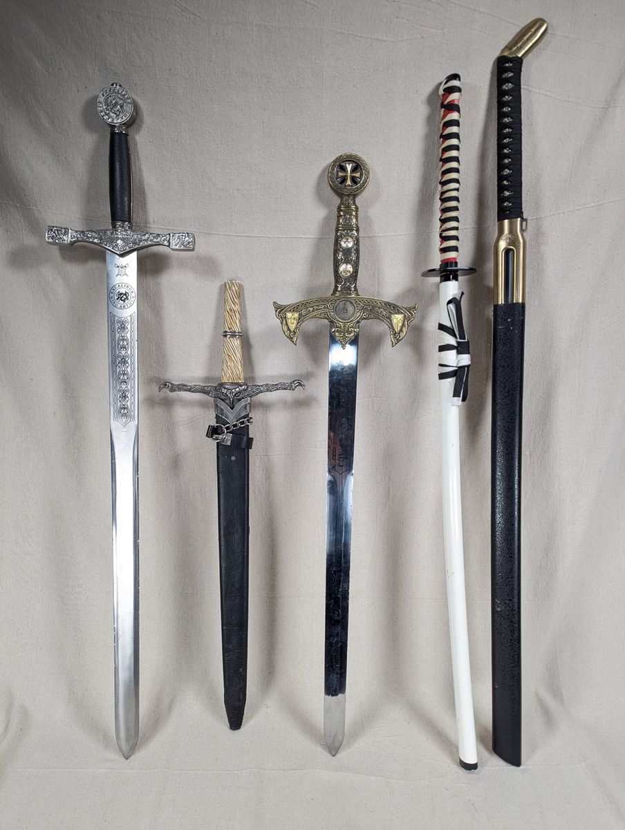 Collection of 5 Decorative Fantasy Replica Swords and Daggers Master Cutlery ...