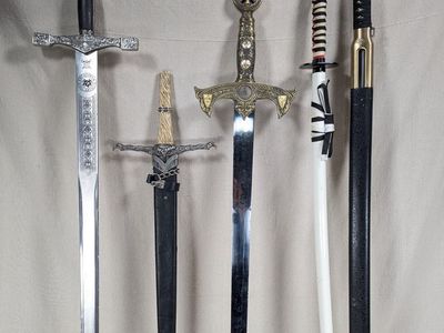 Collection of 5 Decorative Fantasy Replica Swords and Daggers Master Cutlery ...