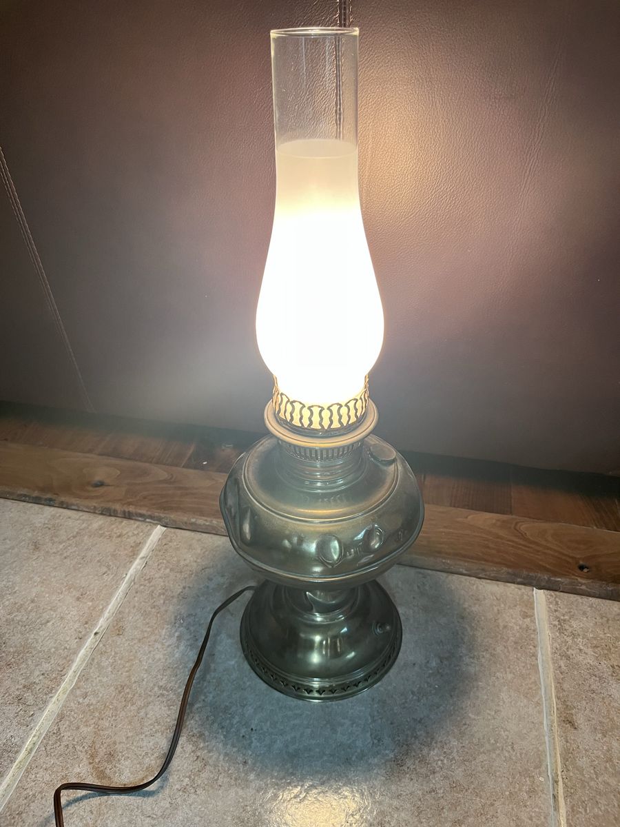 Antique plug in brass lamp 21” tall