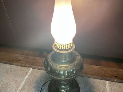 Antique plug in brass lamp 21” tall