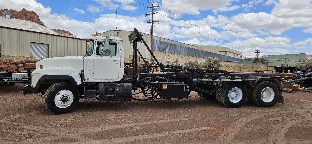 Mack Dumpster Truck
