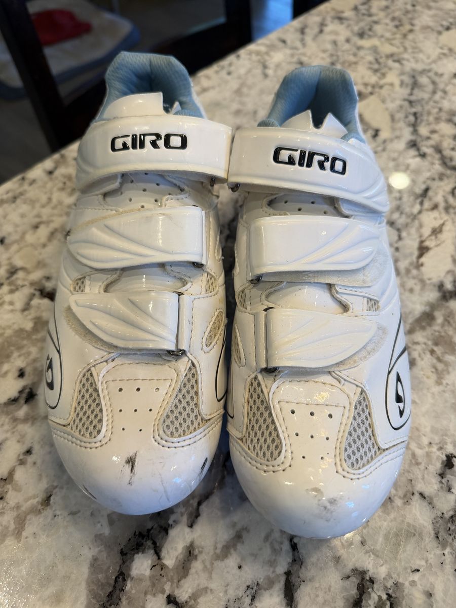 Giro cycling shoes - women’s 10