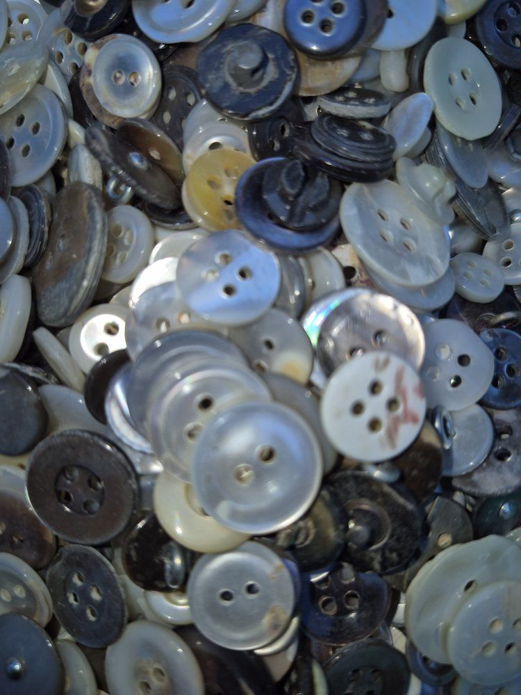 Buttons - VINTAGE Mother of Pearl 