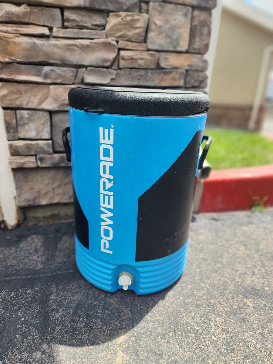 Powerade liquid despenser