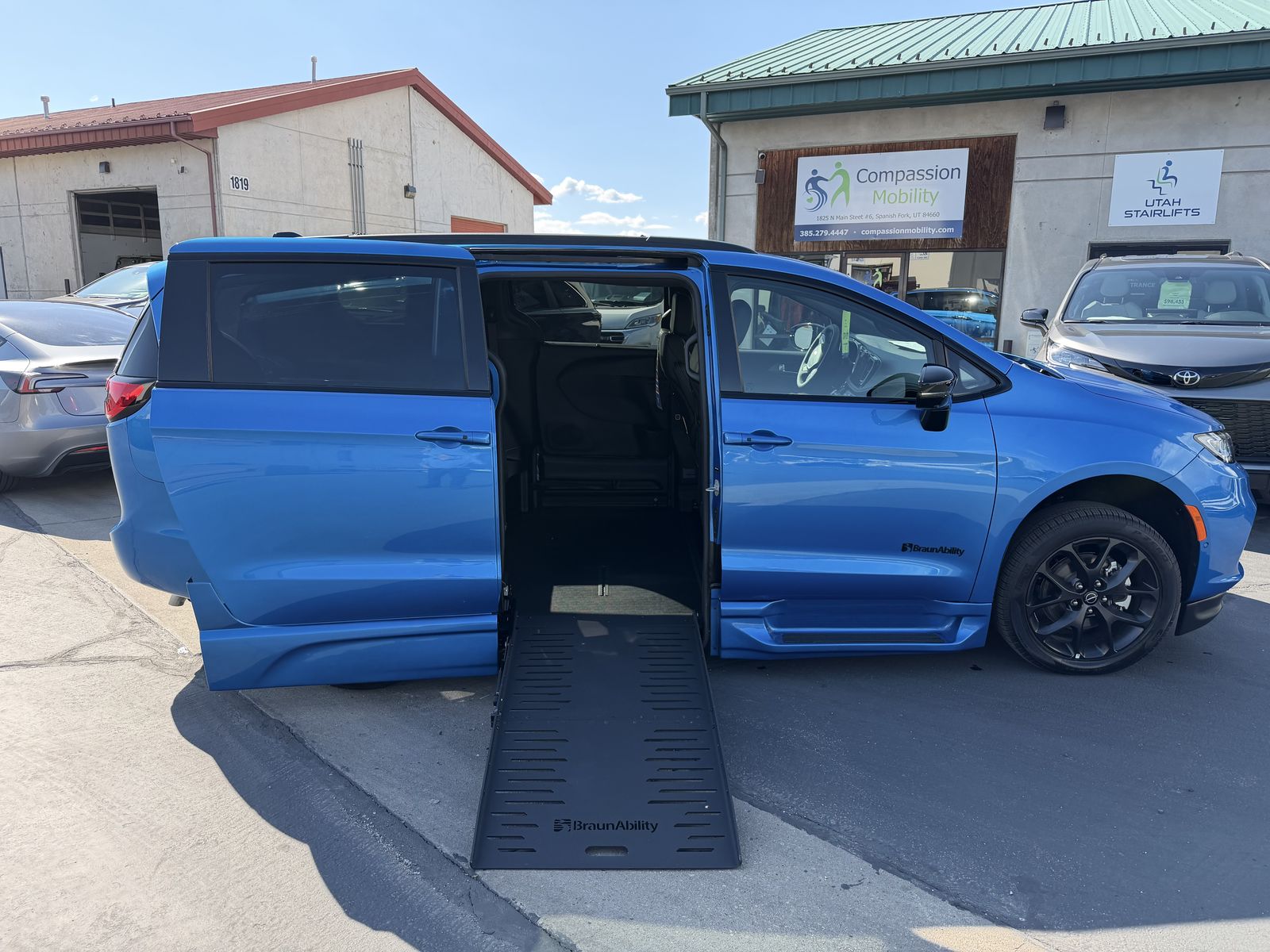 2026 Chrysler Pacifica Select