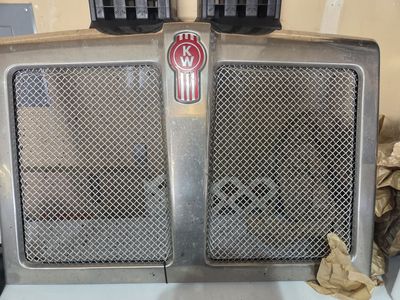 Genuine Kenworth T880- L29-6240-110 Grille Crown Assembly