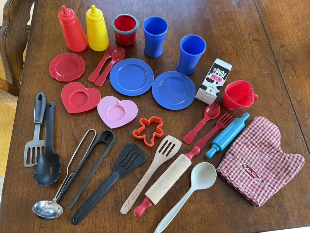 Set Of Kids Play Dishes