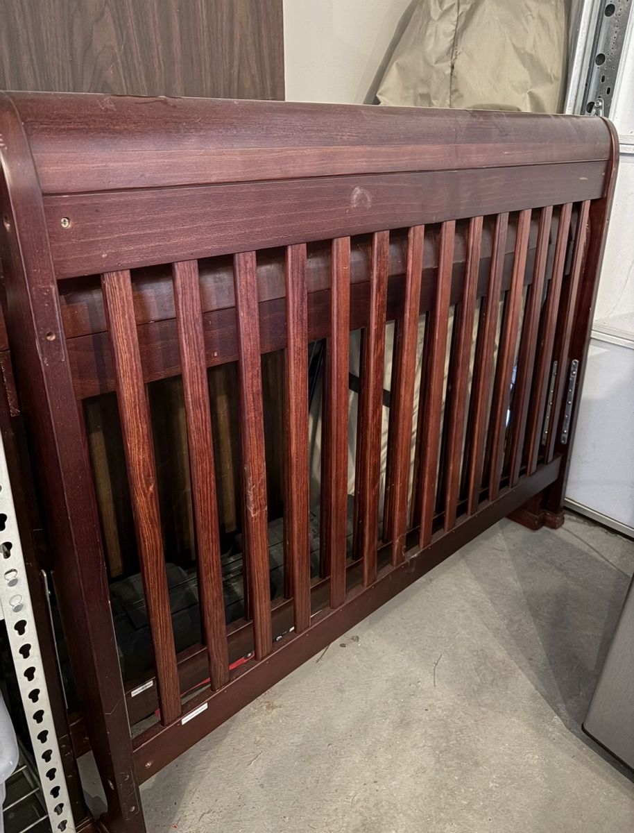 Free Crib (No Hardware)