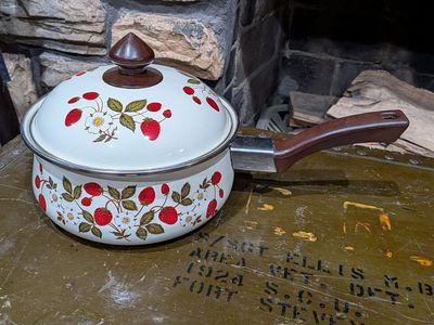 Sheffield Strawberries 'n Cream vintage saucepan