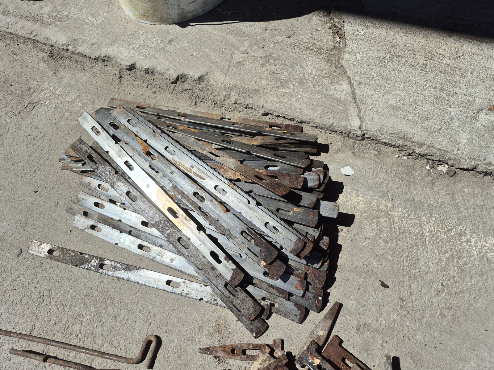 Simons 8" flat ties and pins for sale