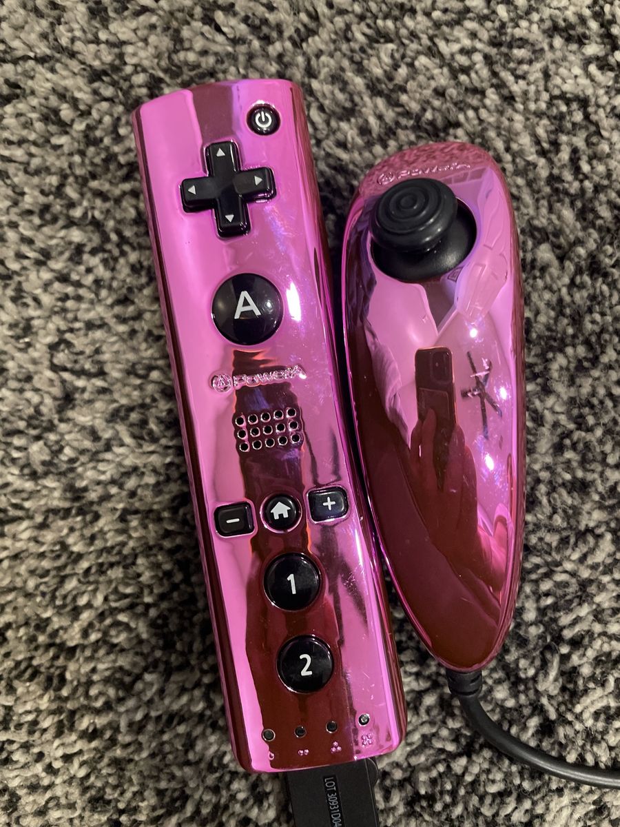 PowerA Wii controller & Nunchuck purple chrome
