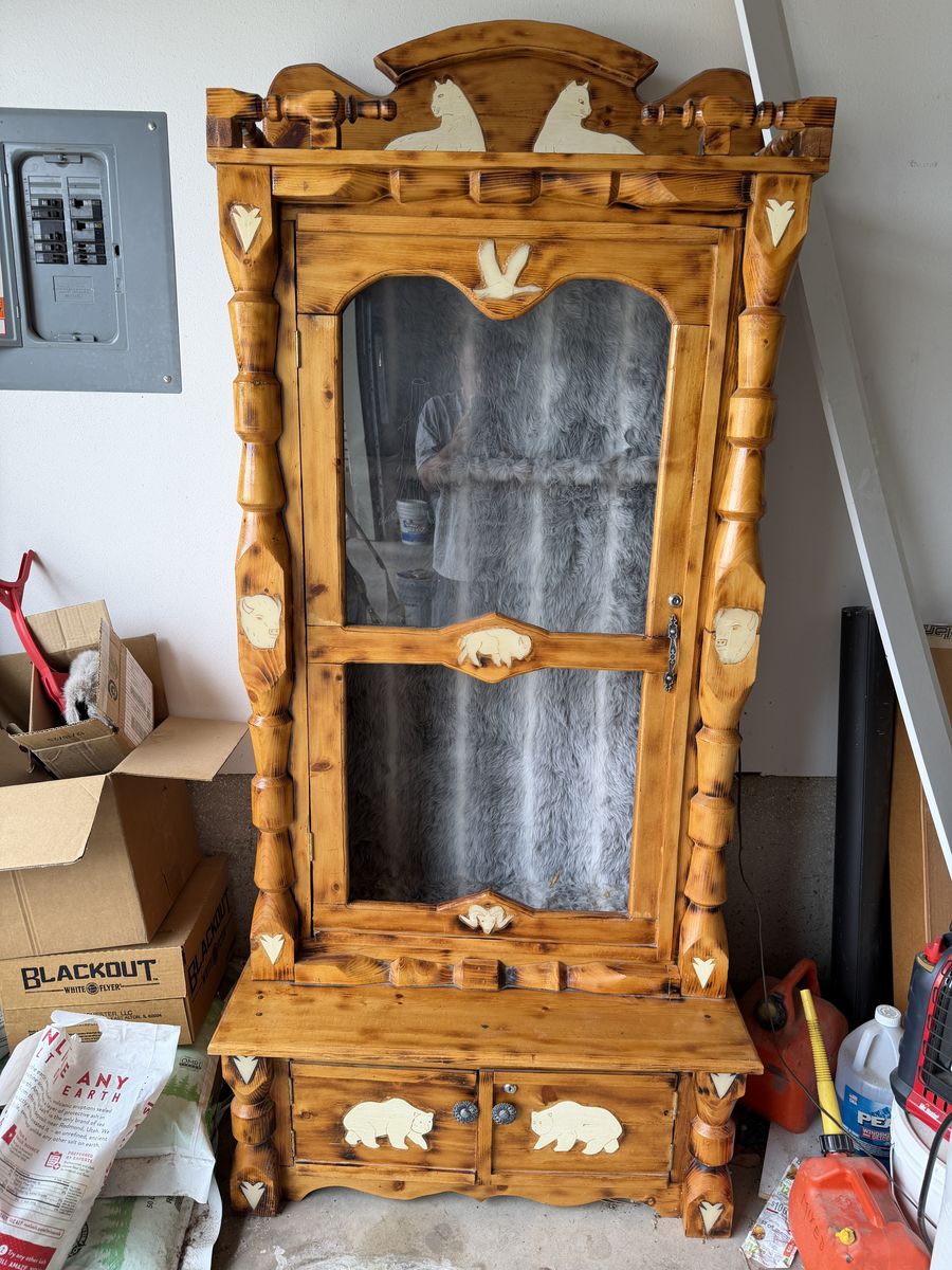 Handmade Rustic Wildlife Gun Cabinet / Display Cabinet – 7 Gun – $450