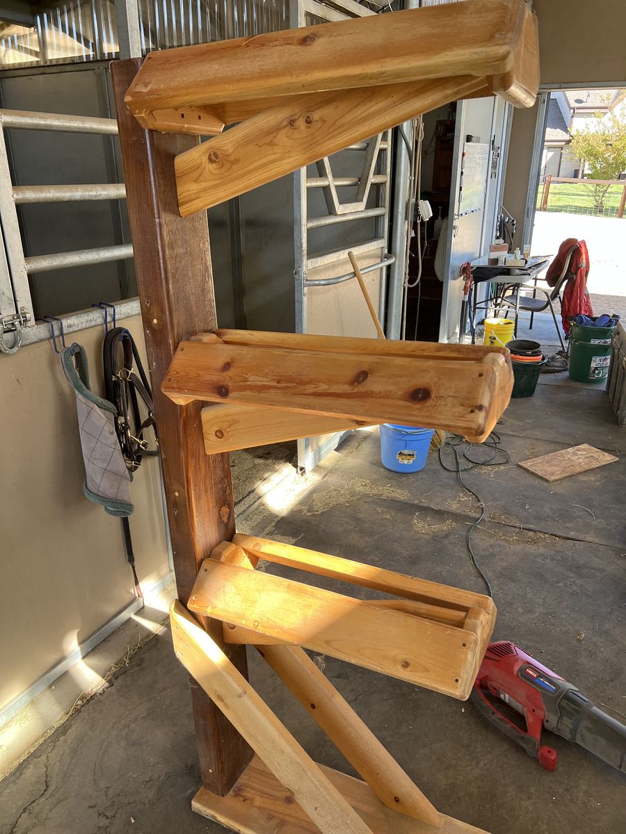 Saddle stand