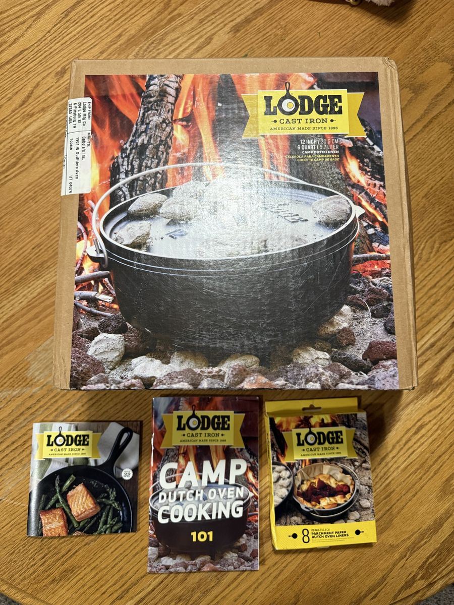 Lodge Cast Iron Camp Dutch Oven
