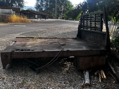 Flatbed with headache rack from a 2000 f350 dually