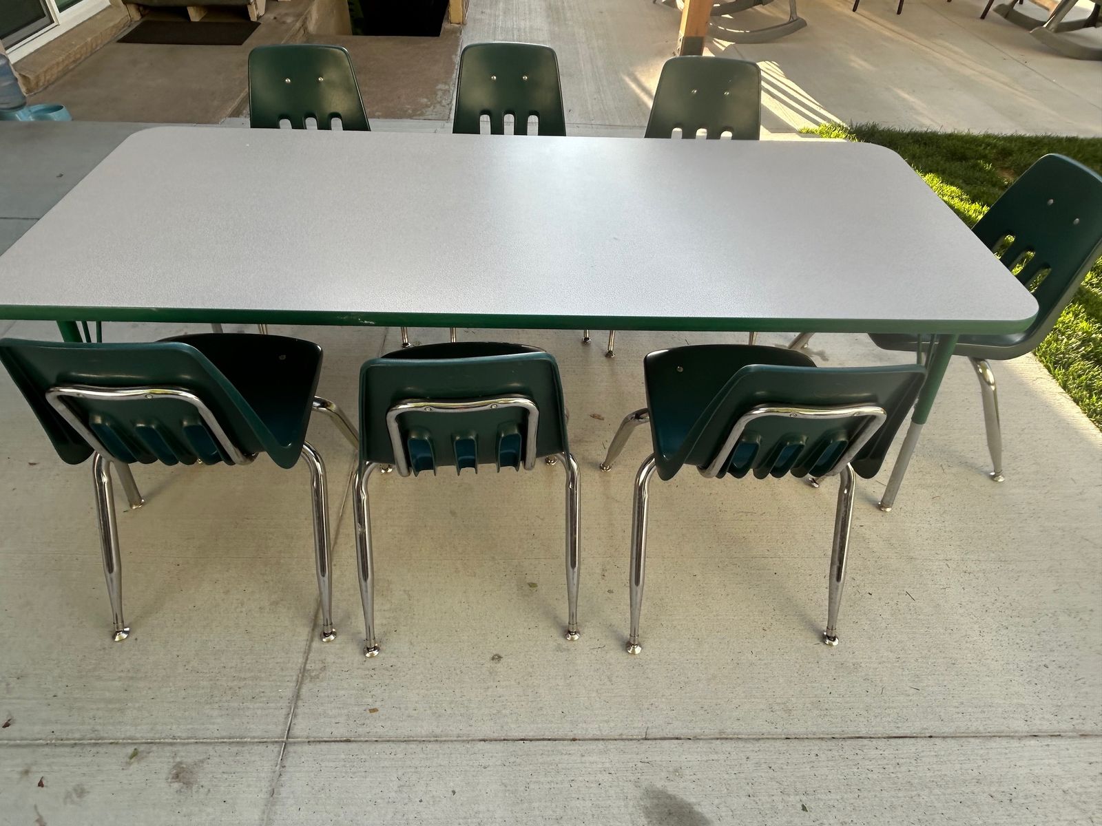 Table & Chairs