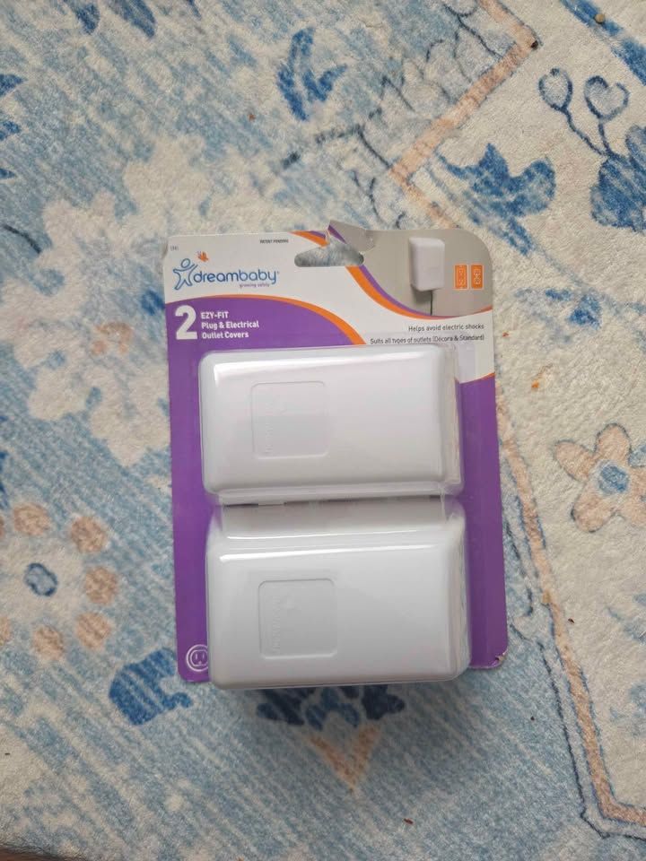 Dreambaby Ezy-Fit Plug & Electrical Outlet Covers - 2 Pack