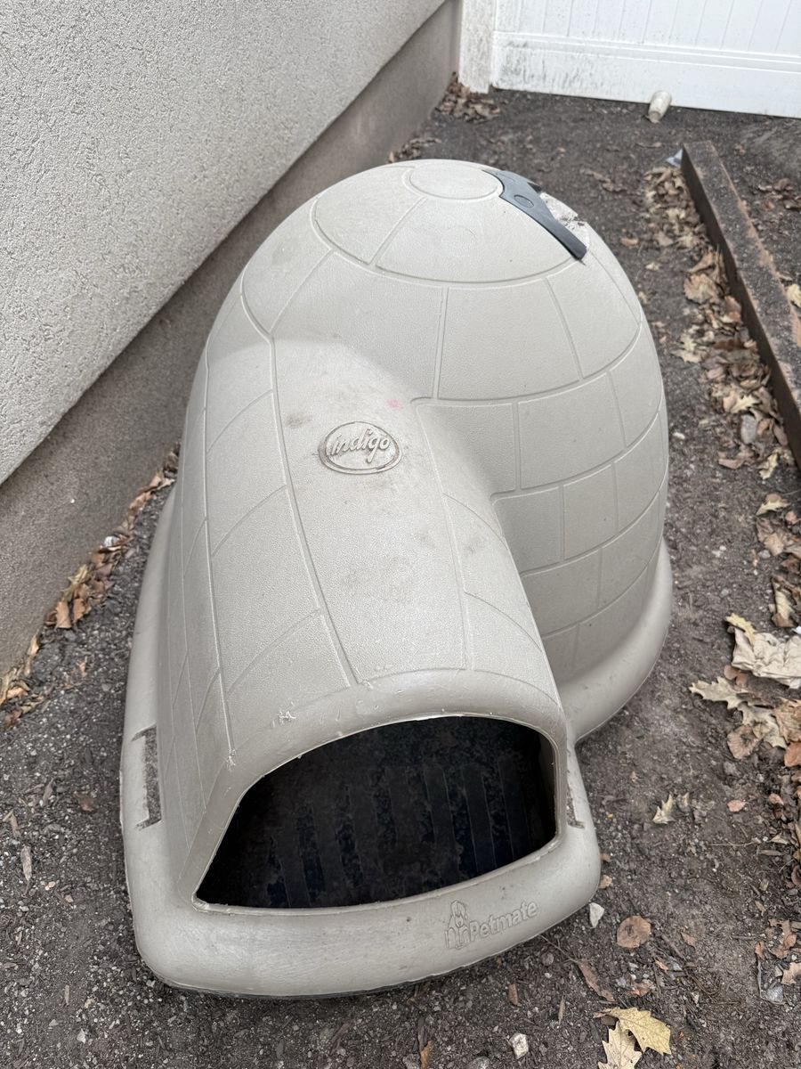 Petmate Indigo Dog House Like NeW