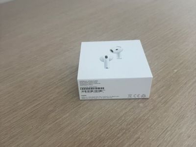 Apple Airpods 4g In-ear Headphones (still in box)
