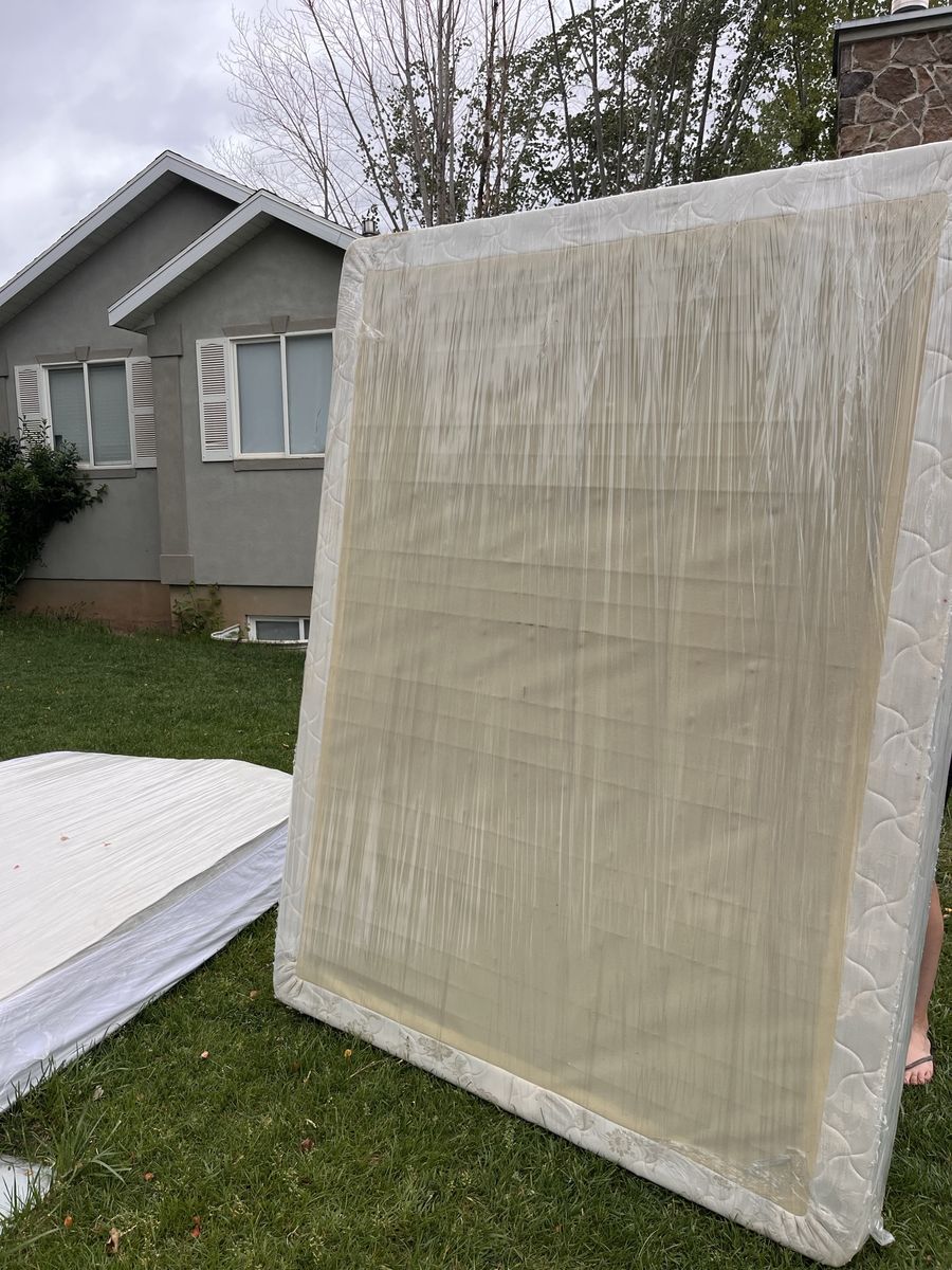 Queen Size Mattress Box Spring - Sturdy Foundation for Your Bed - Great Condition
