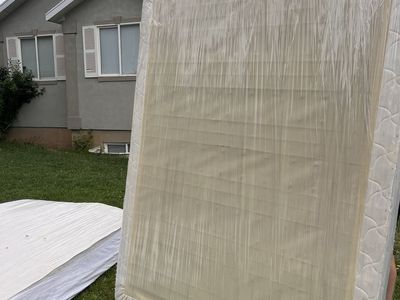 Queen Size Mattress Box Spring - Sturdy Foundation for Your Bed - Great Condition
