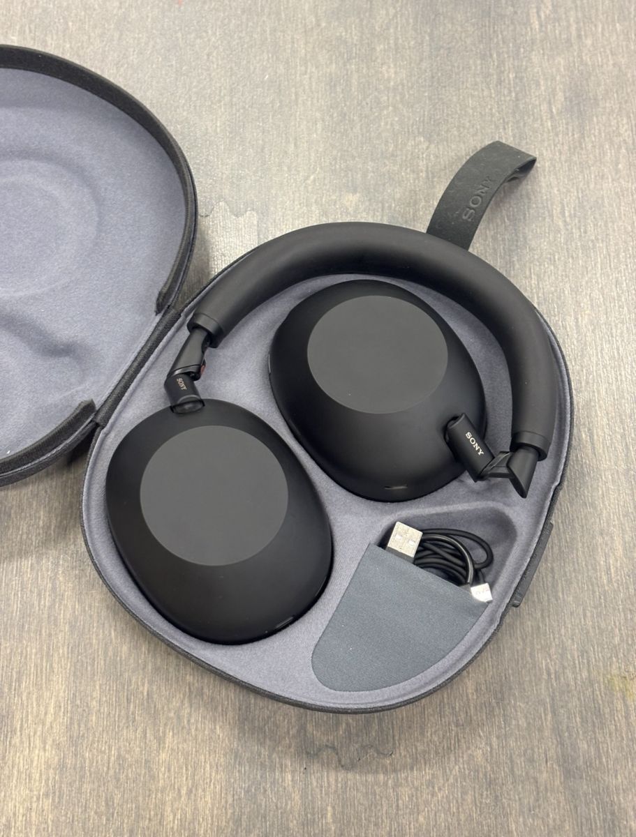 Lightly used Sony WH1000XM6 headphones