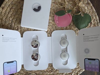 Apple AirTag 4-Pack with 2 Bonus Keychains - Track Your Valuables with Precision