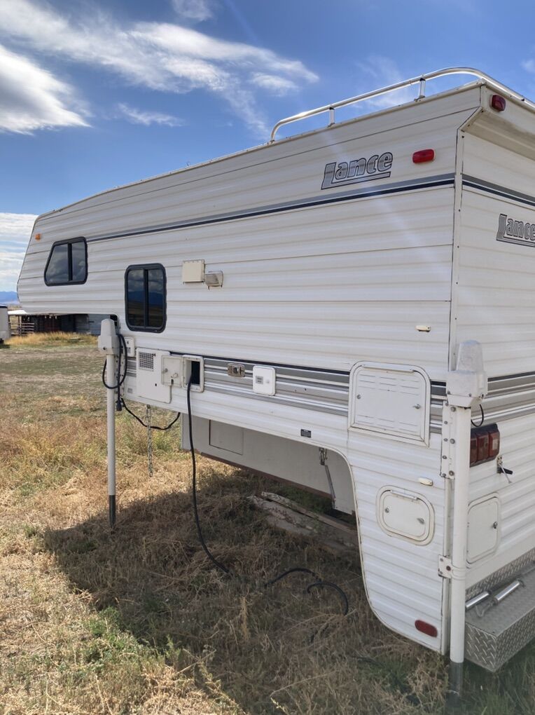 1999 9'6 Lance Camper